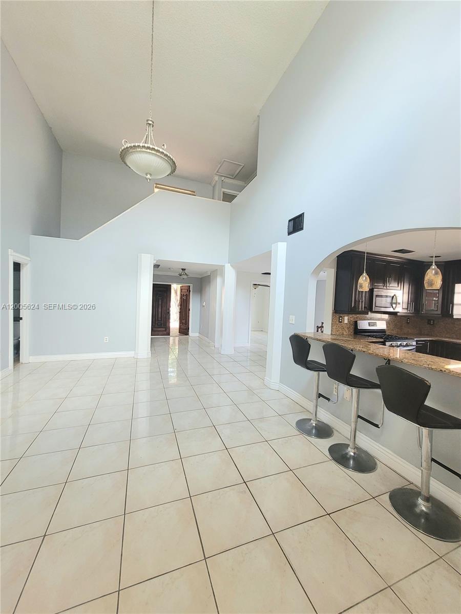 8248 NW 199th Ter, Hialeah FL 33015 photo 4