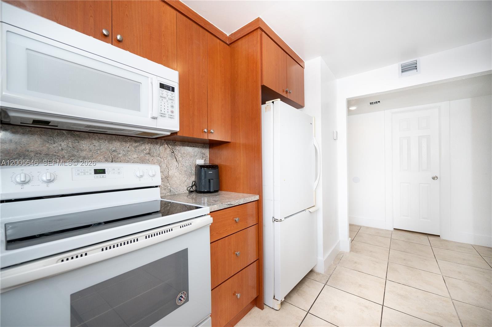 500 NE 26th St # 5D, Miami FL 33137 photo 3