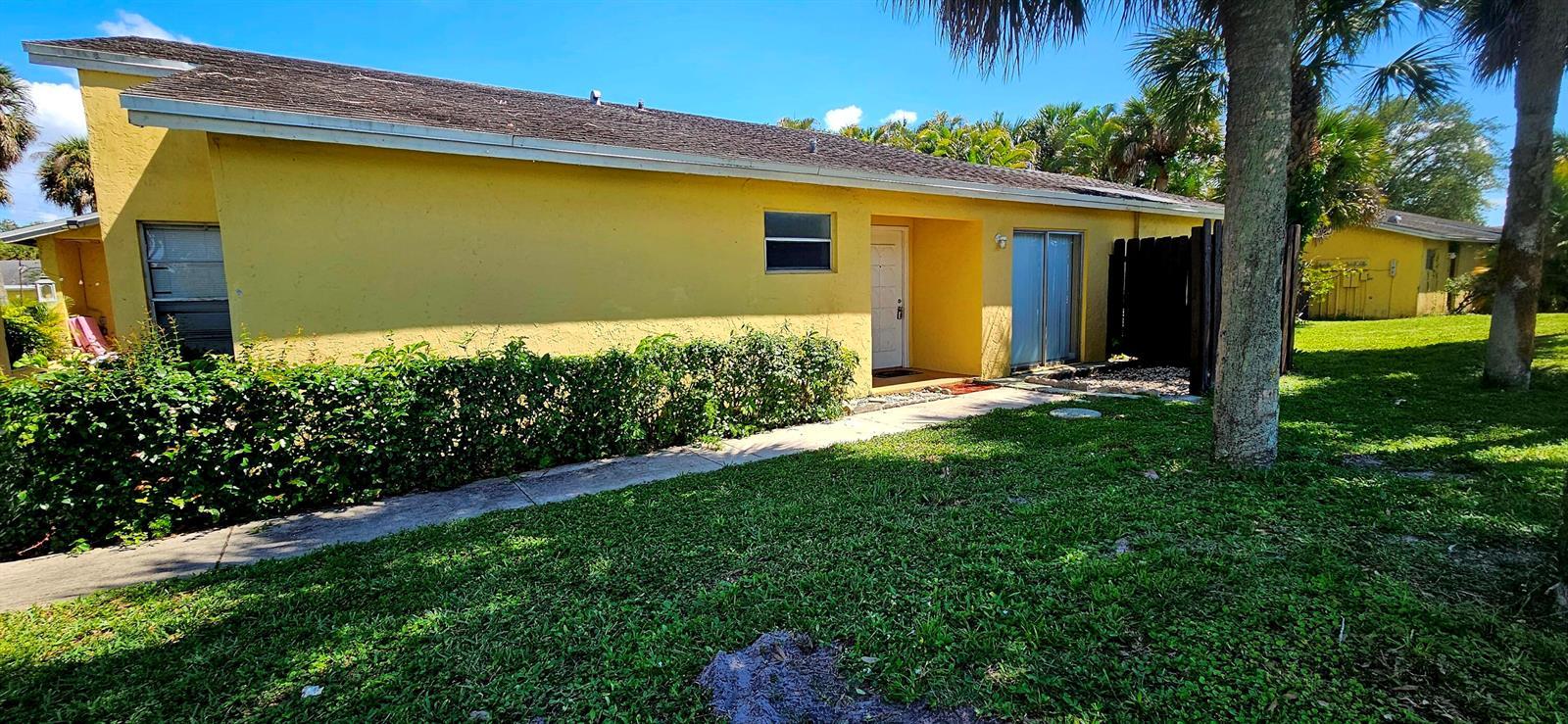 210 Sparrow Drive # 4, Royal Palm Beach FL 33411