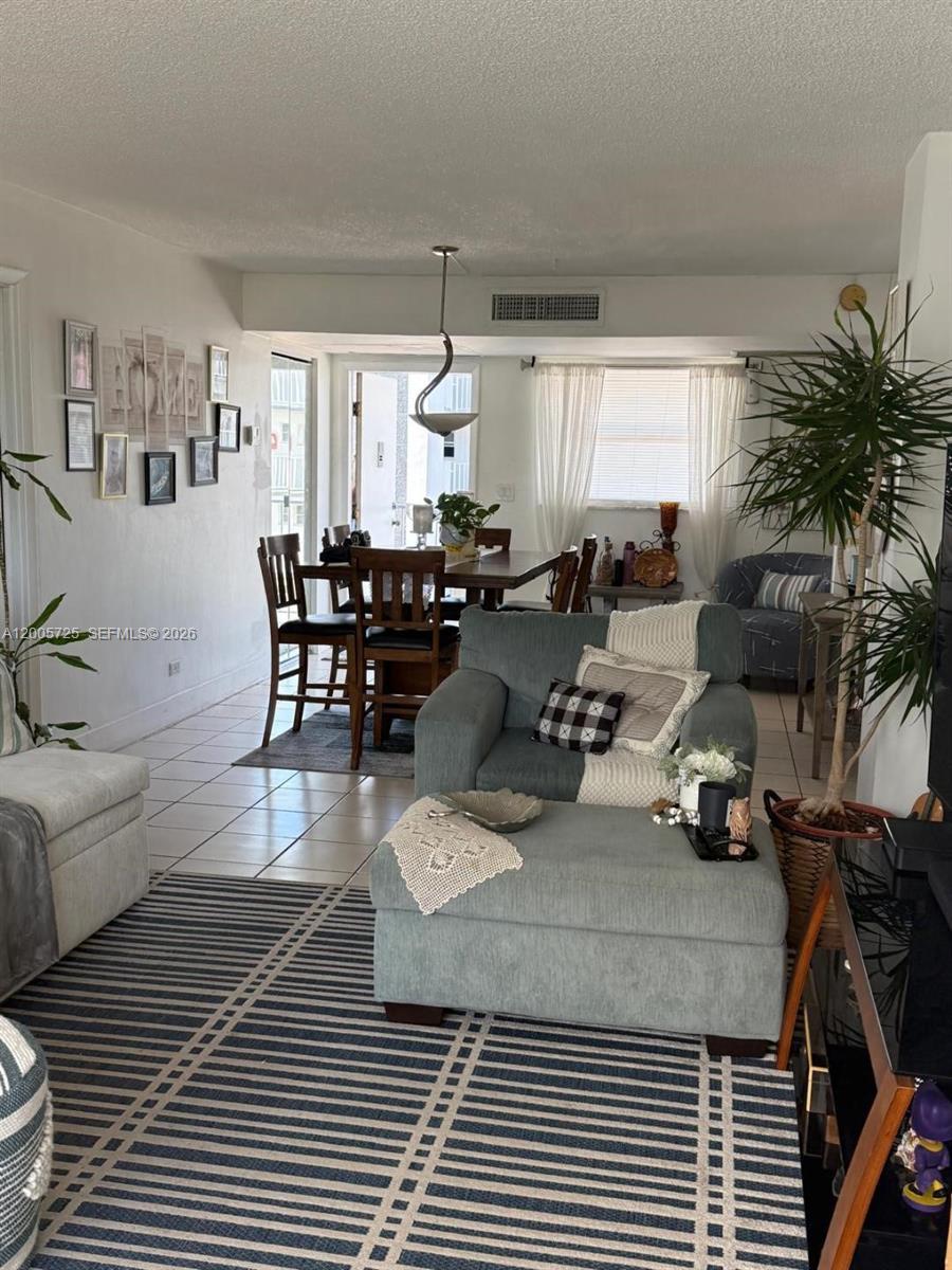 447 NE 195th St # 310, Miami FL 33179 photo 4
