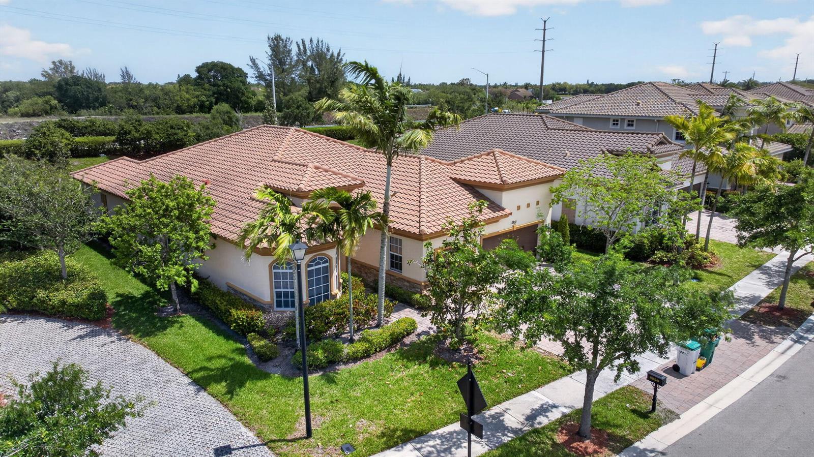 8850 Miralago Way, Parkland FL 33076 photo 2