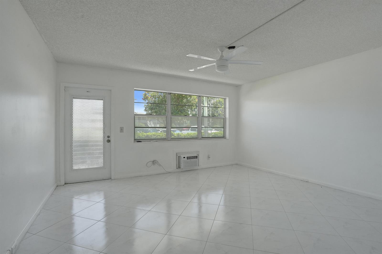 392 Durham Circle # M, Deerfield Beach FL 33442 photo 3