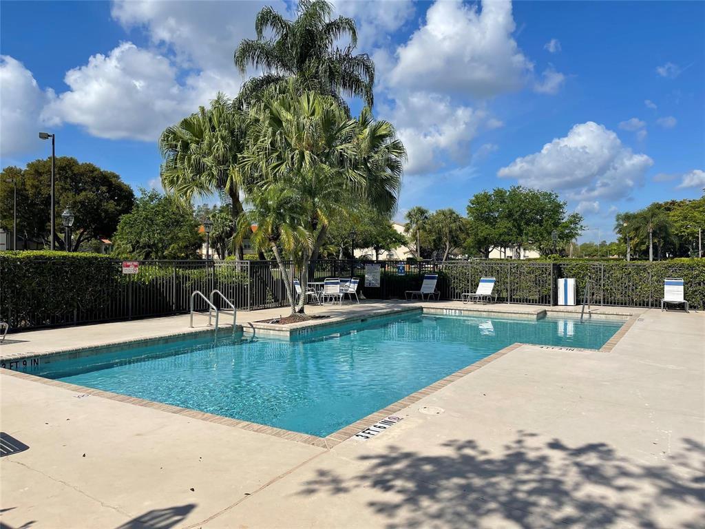 3350 N Pinewalk Dr Drive N # 1413, Margate FL 33063 photo 2