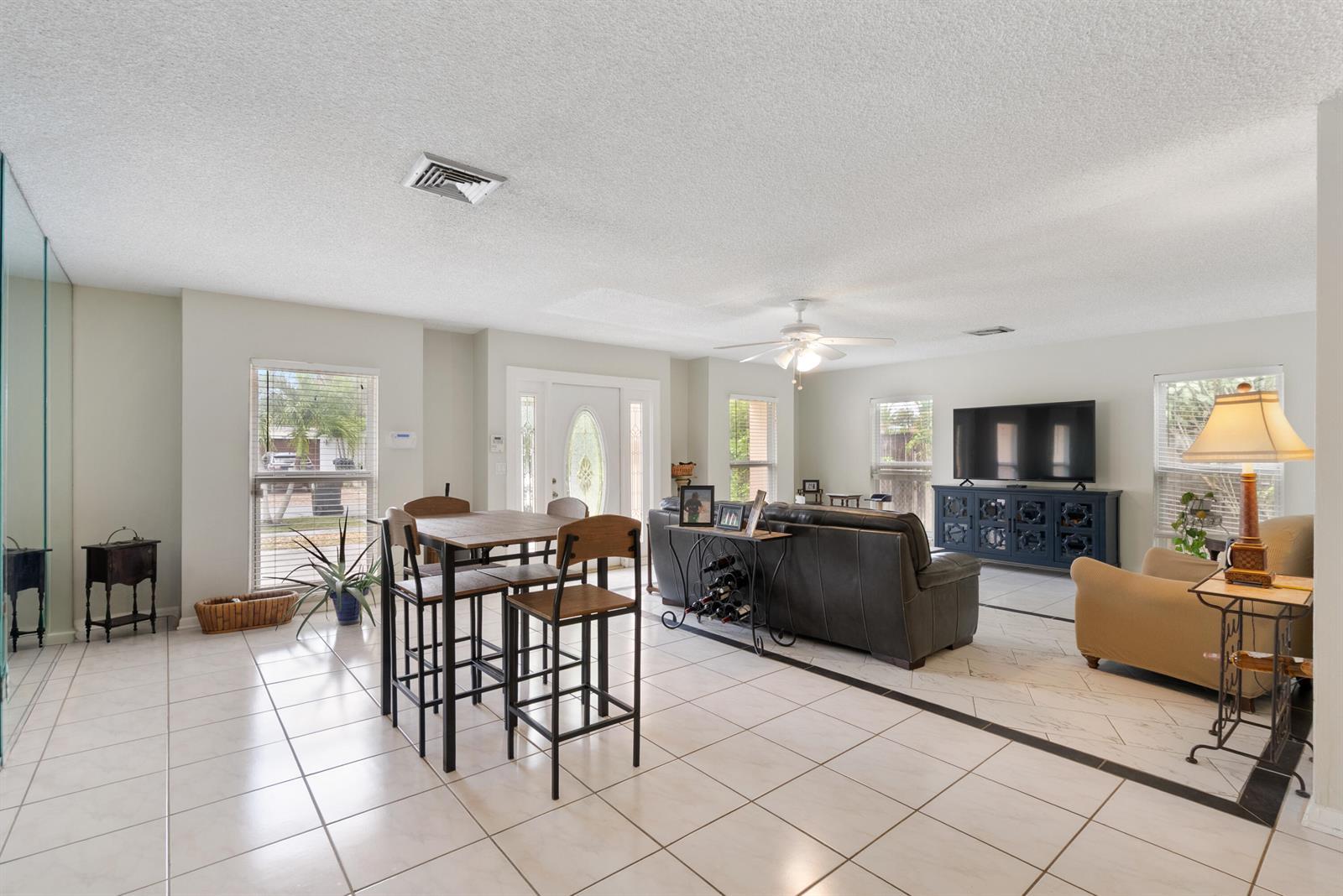 306 18th Avenue N, FL 33460 photo 2