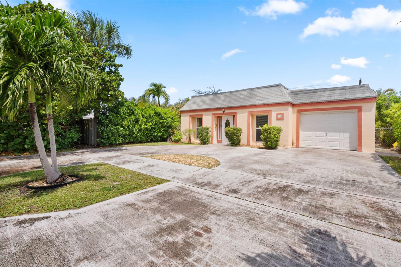 306 18th Avenue N, FL 33460