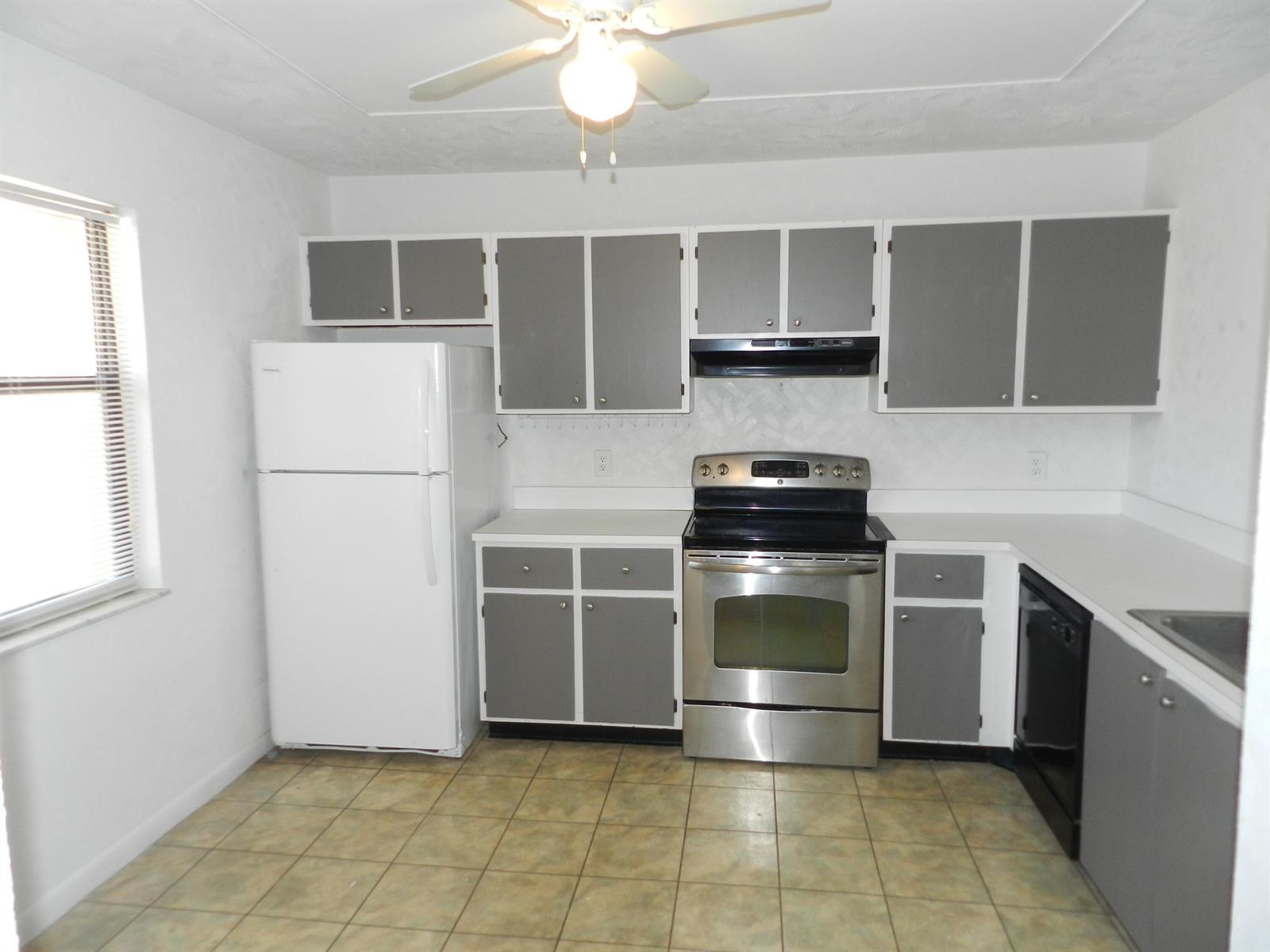 1110 E Lakeview Dr Drive E, Royal Palm Beach FL 33411 photo 2