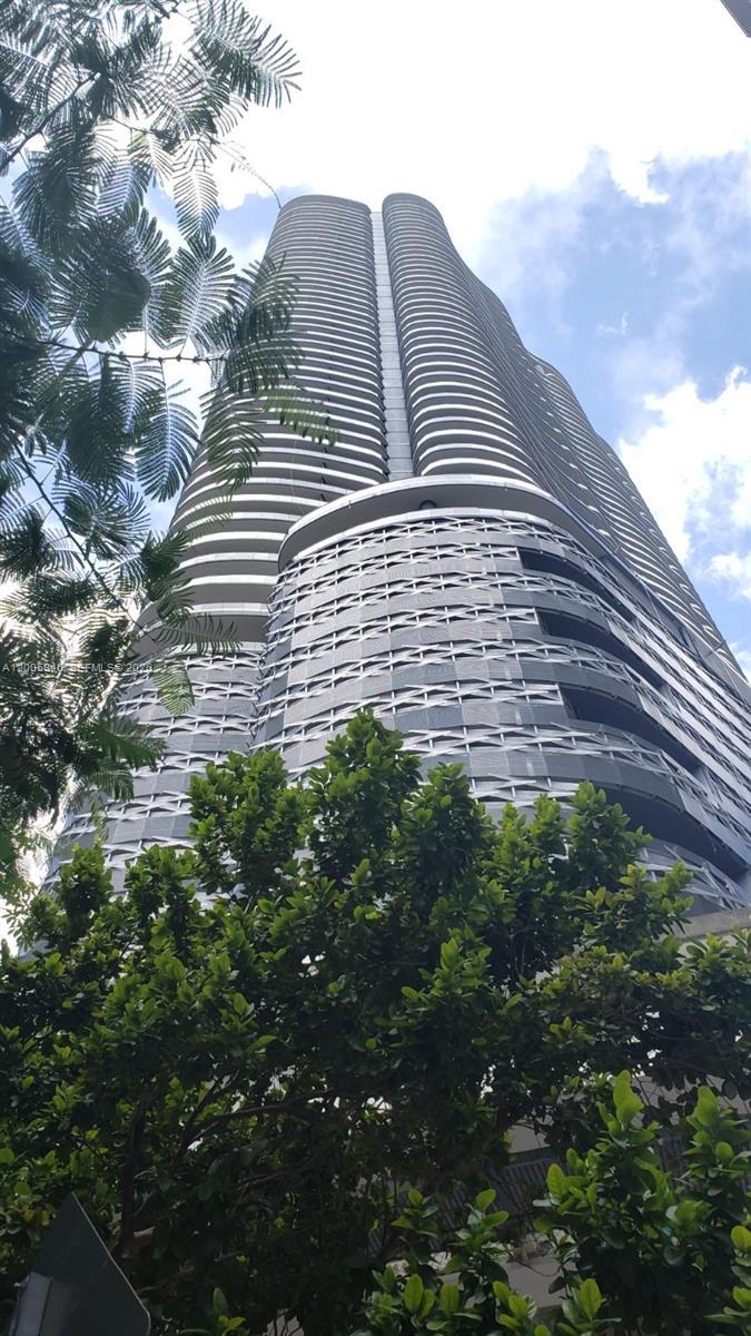 1000 Brickell Plz # 4907, Miami FL 33131 photo 2