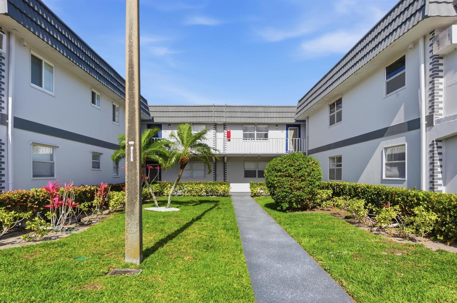 384 Saxony H, Delray Beach FL 33446 photo 5