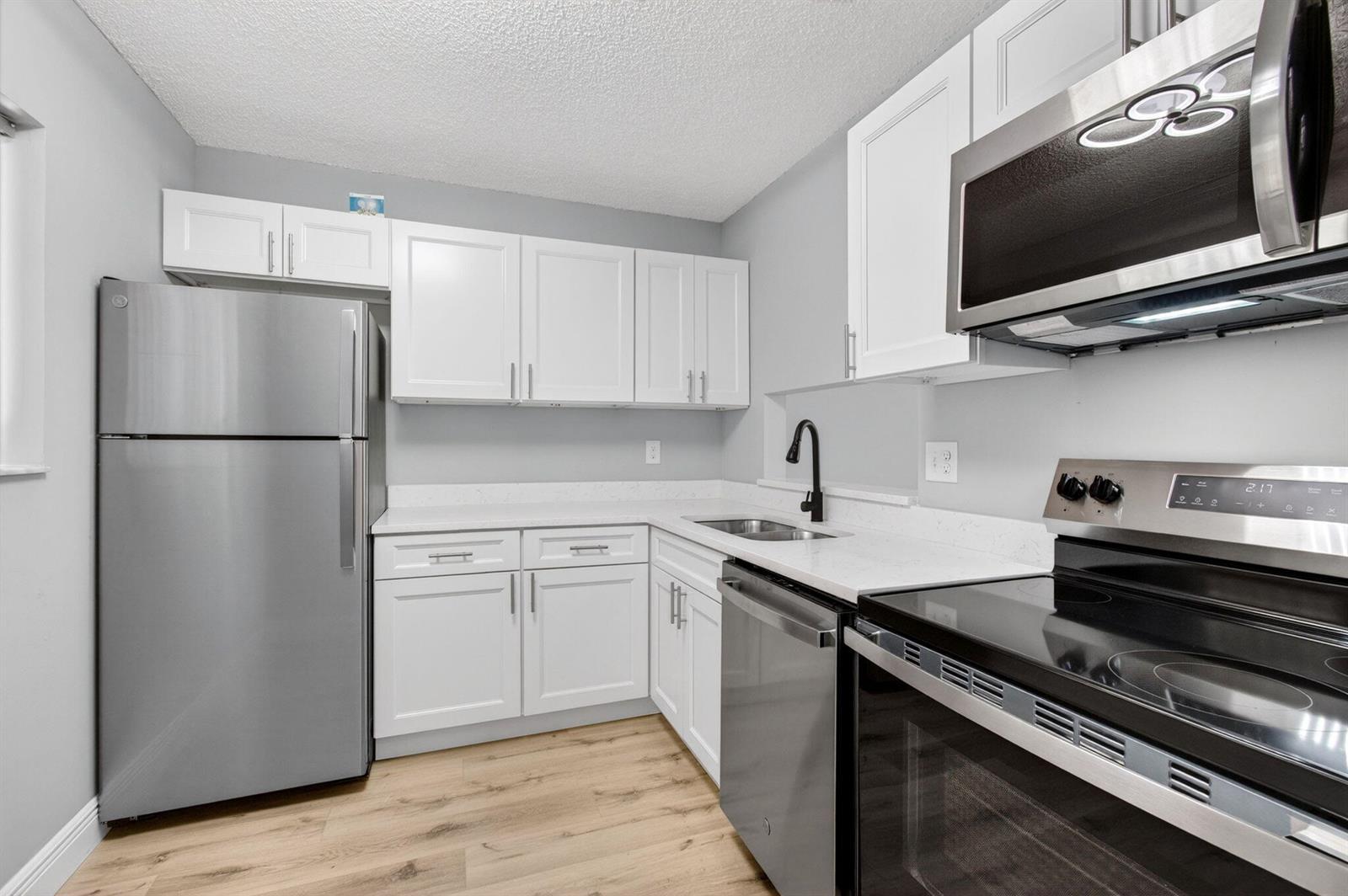 5340 Las Verdes Cr Las Verdes Circle # 109, Delray Beach FL 33484 photo 2