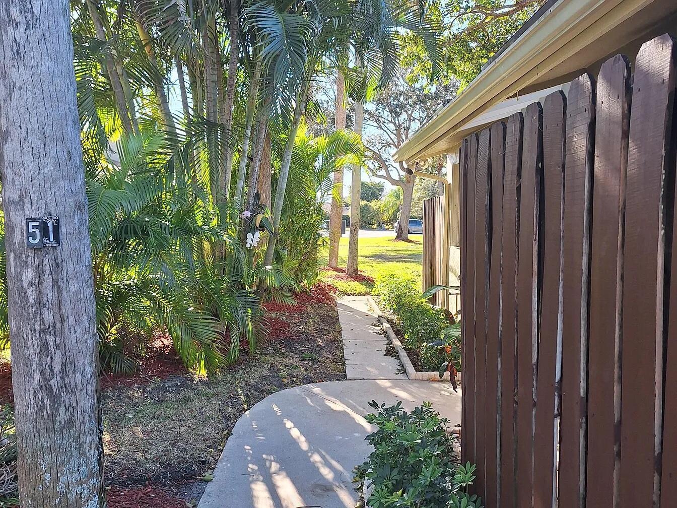 51 Meadows Drive, Boynton Beach FL 33436 photo 2