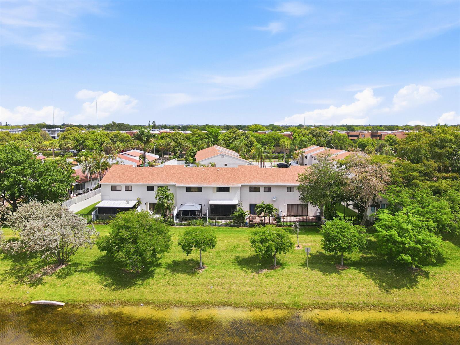 644 NE 195th Street, Miami FL 33179 photo 2