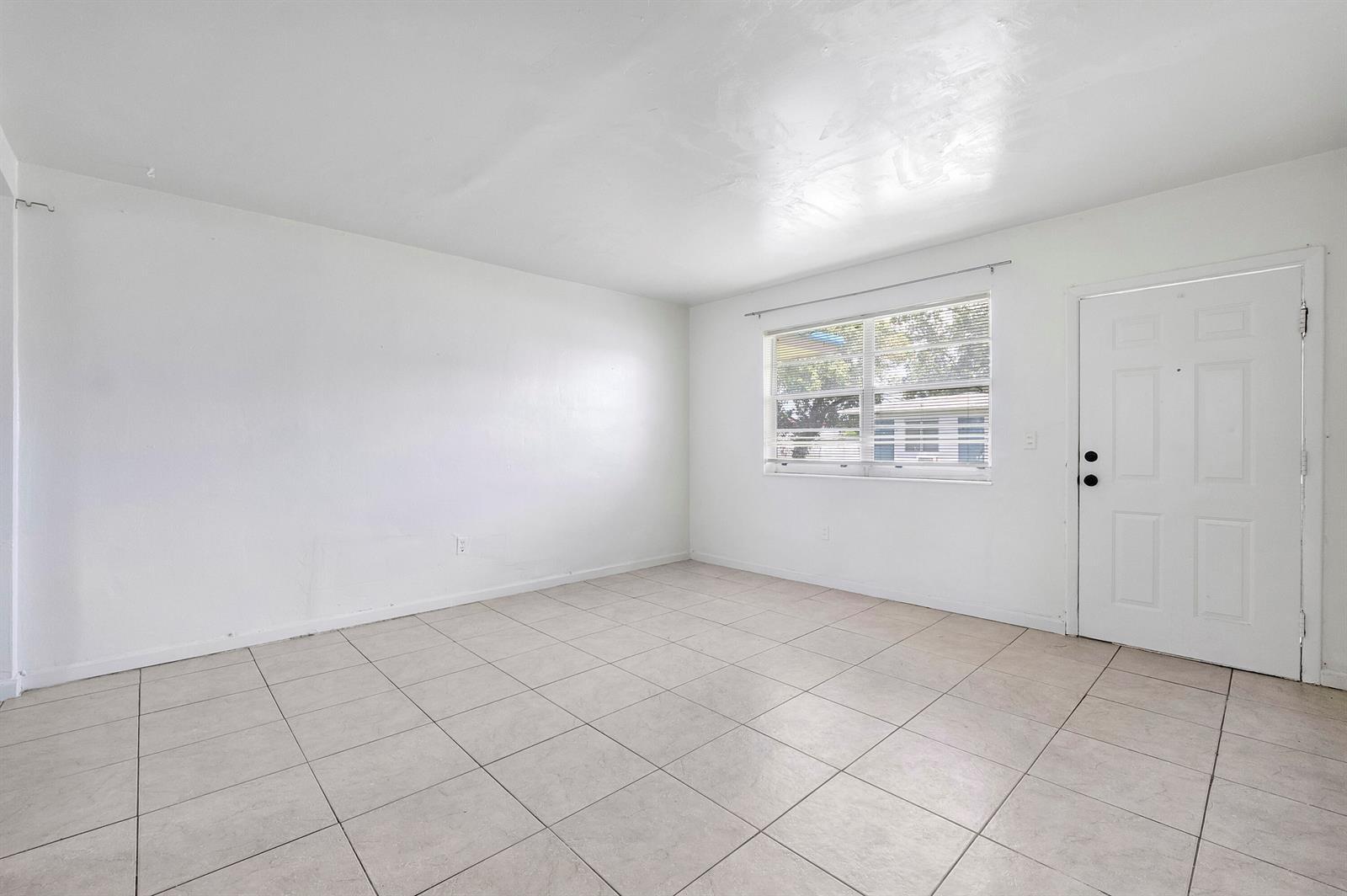 515 NE 150th Street # 3, Miami FL 33161 photo 2
