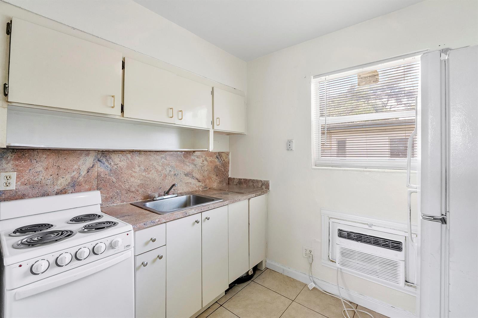515 NE 150th Street # 3, Miami FL 33161 photo 5