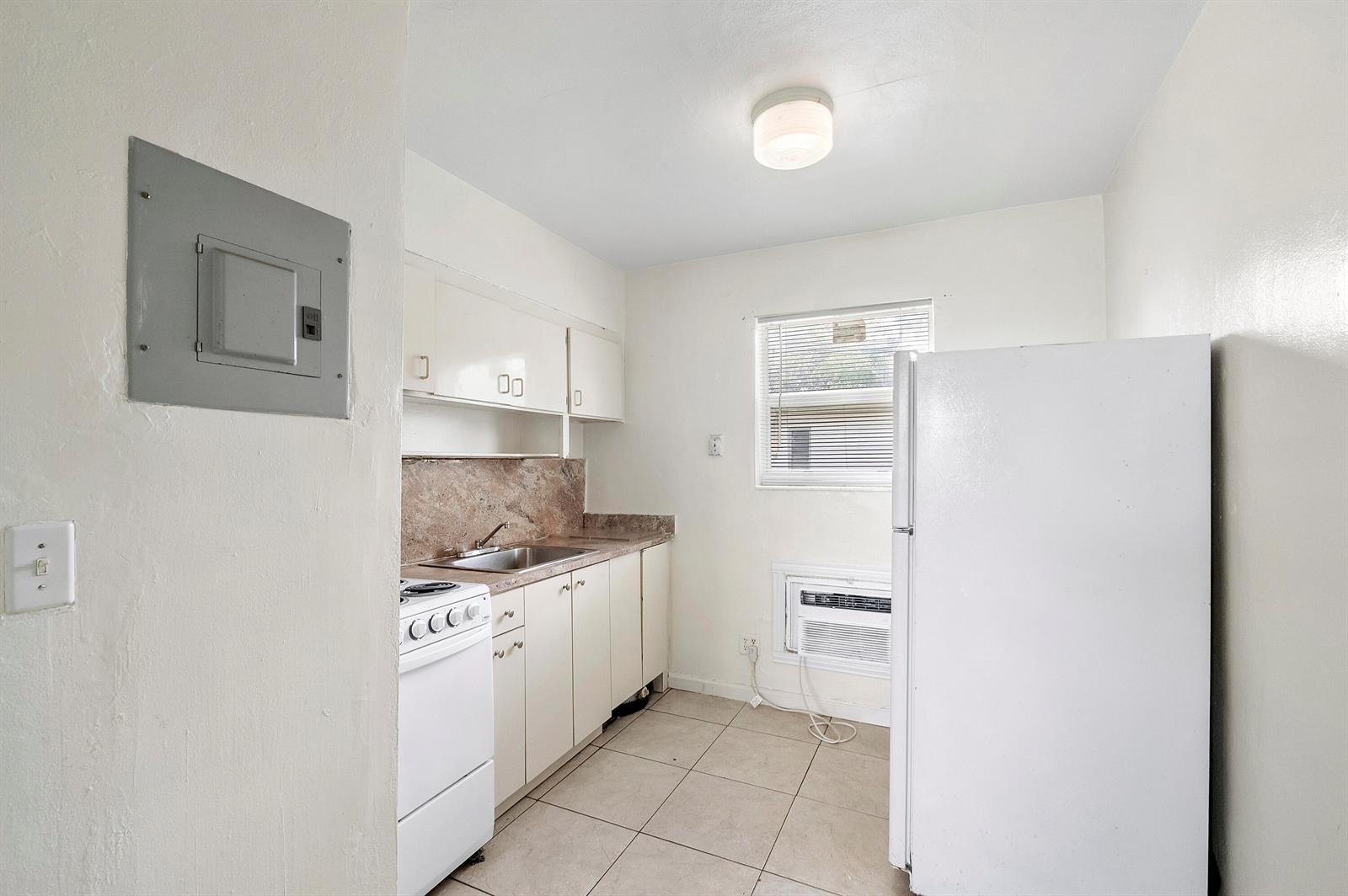 515 NE 150th Street # 3, Miami FL 33161 photo 4