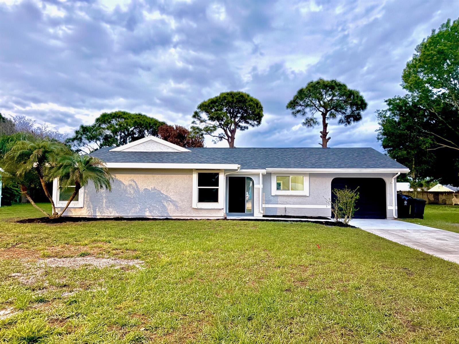 1343 SE Vestridge Lane, Port St. Lucie FL 34952