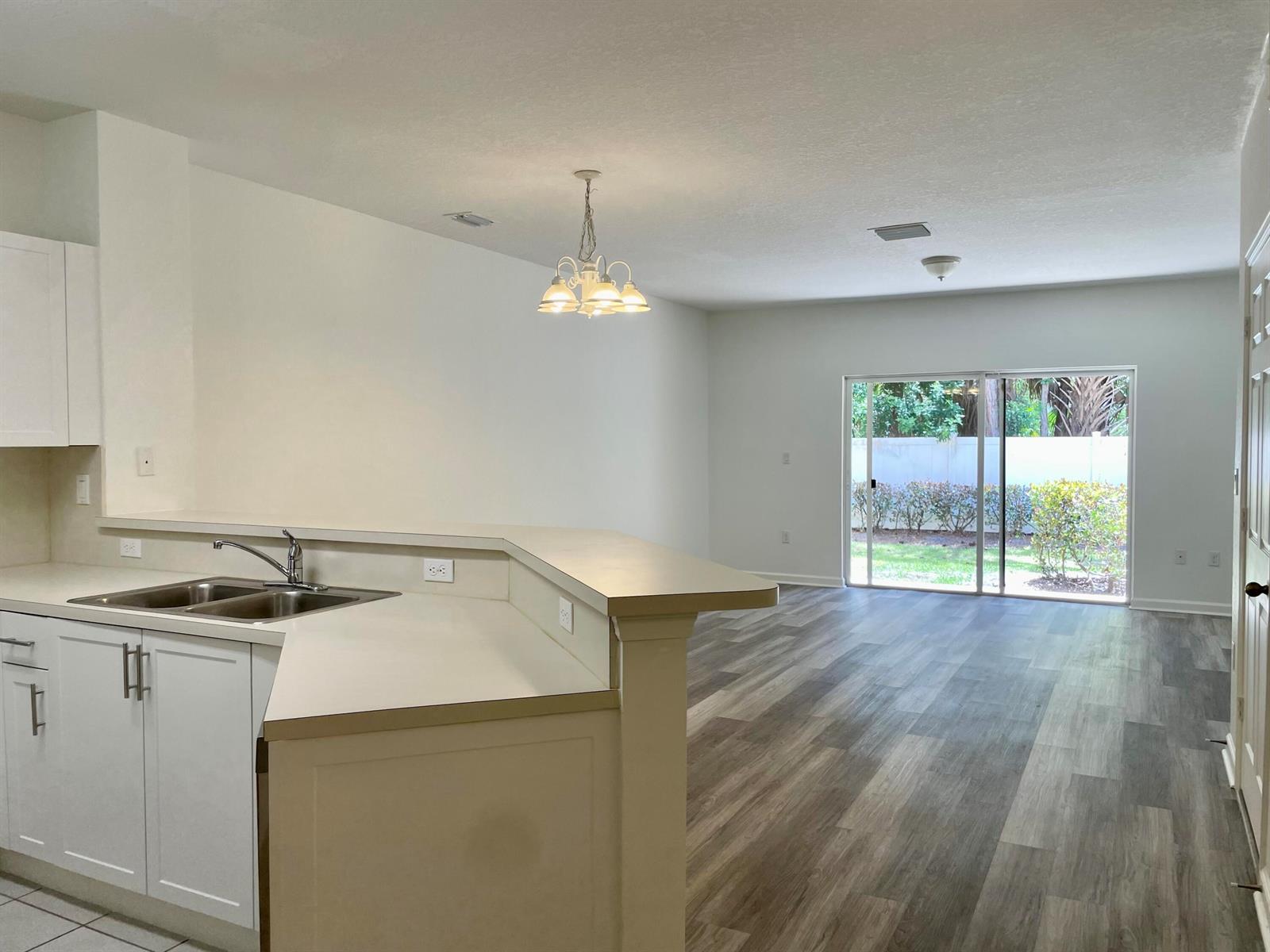 5064 SE Mariner Garden Circle, Stuart FL 34997 photo 2