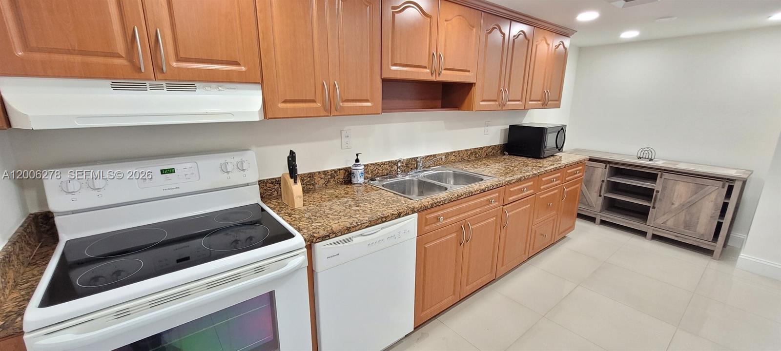 18011 Biscayne Blvd # 402, Aventura FL 33160 photo 3