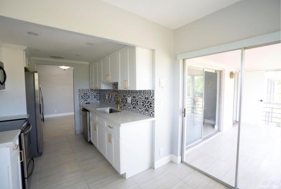 8002 Lagos De Campo Boulevard # B306, Tamarac FL 33321
