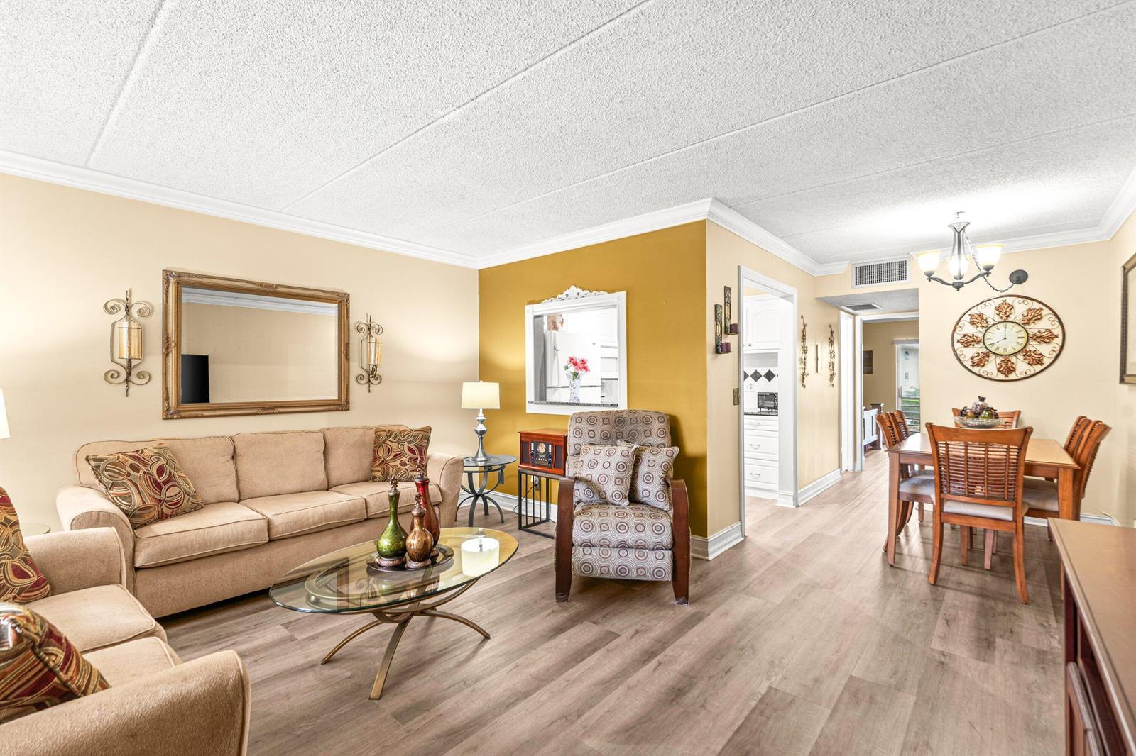 600 Village Green Court # 211, Palm Springs FL 33461