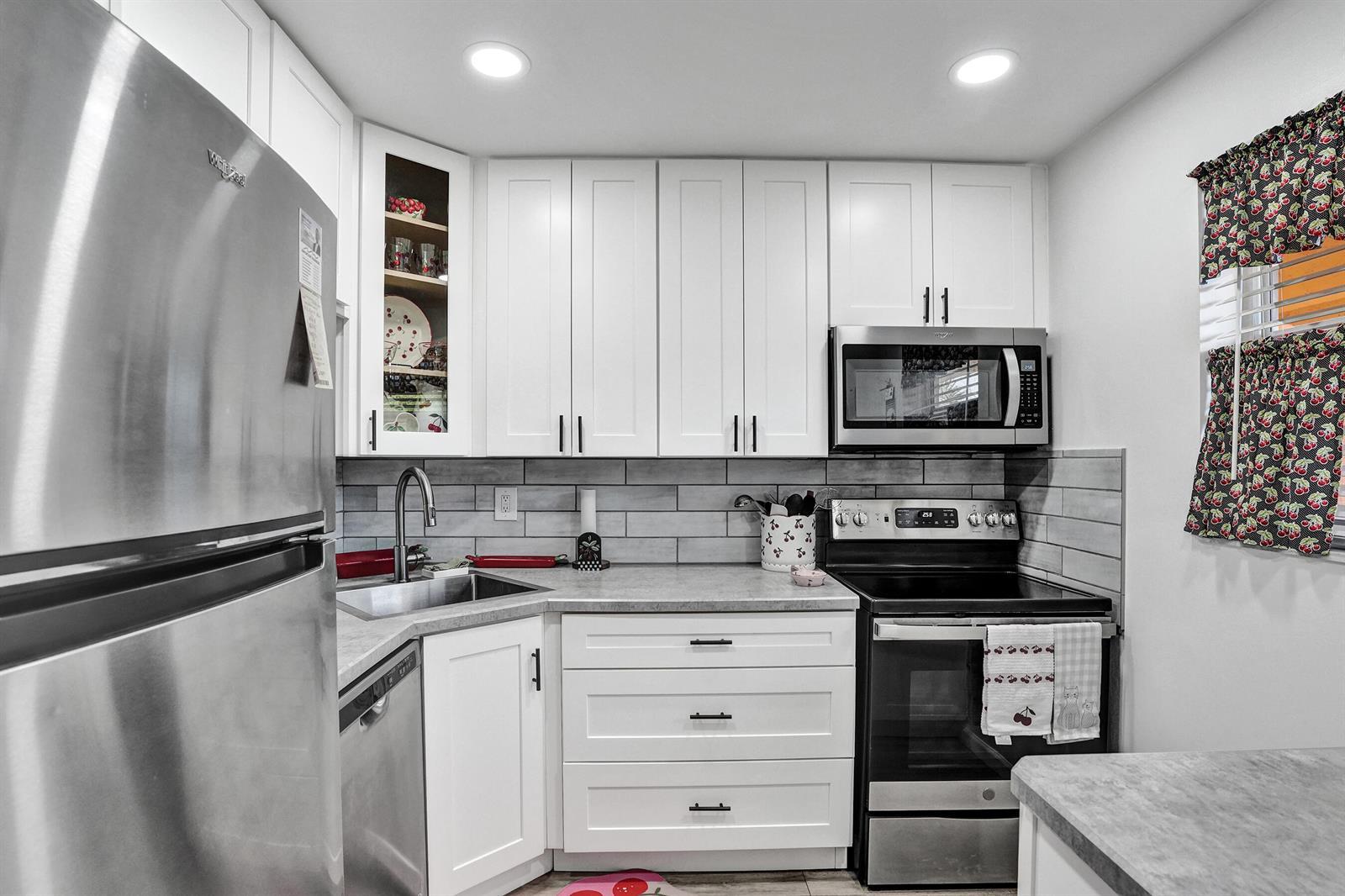 8390 Lagos De Campo Boulevard # 301, Tamarac FL 33321 photo 5