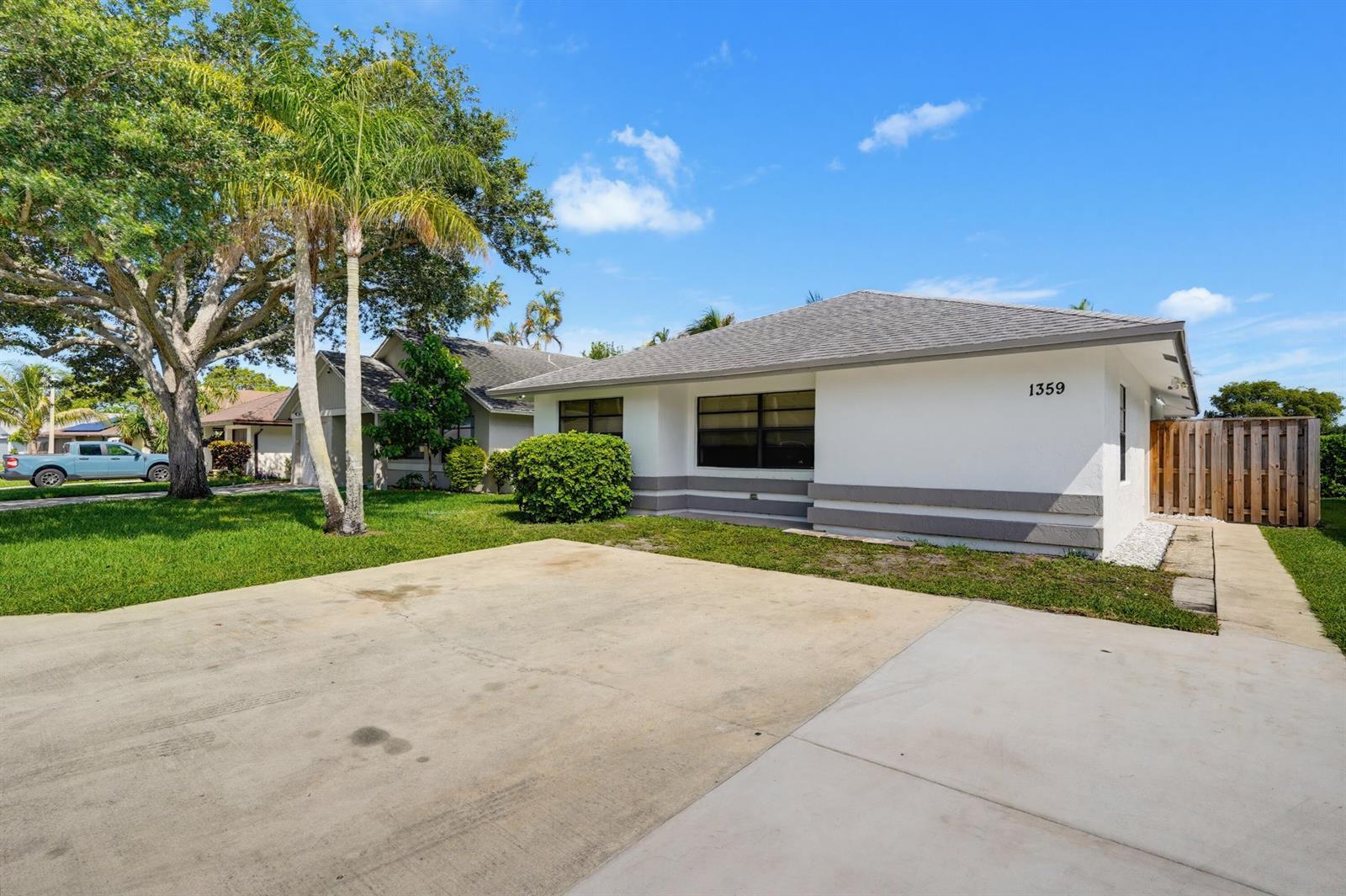 1359 Pines Lane, West Palm Beach FL 33415 photo 2