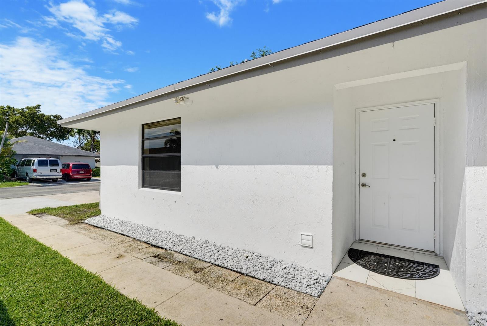 1359 Pines Lane, West Palm Beach FL 33415 photo 5