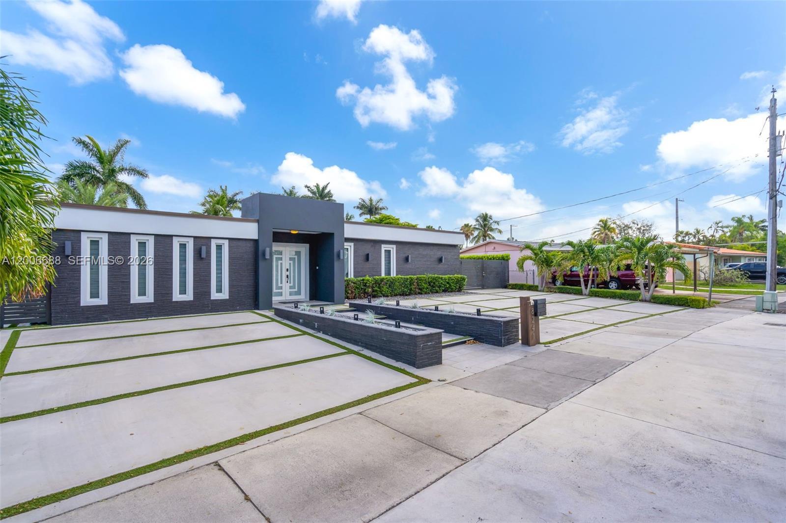 8241 NW 182nd St, Hialeah FL 33015 photo 2