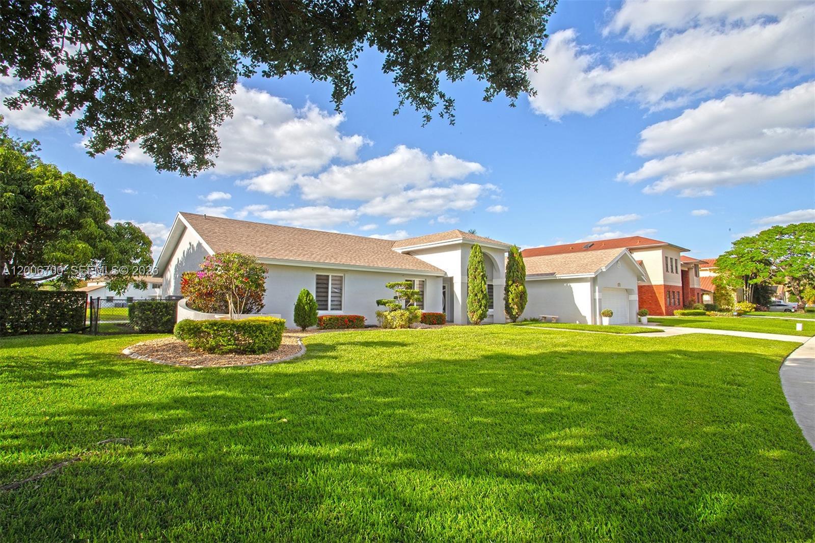20071 NW 5th St, Pembroke Pines FL 33029 photo 2