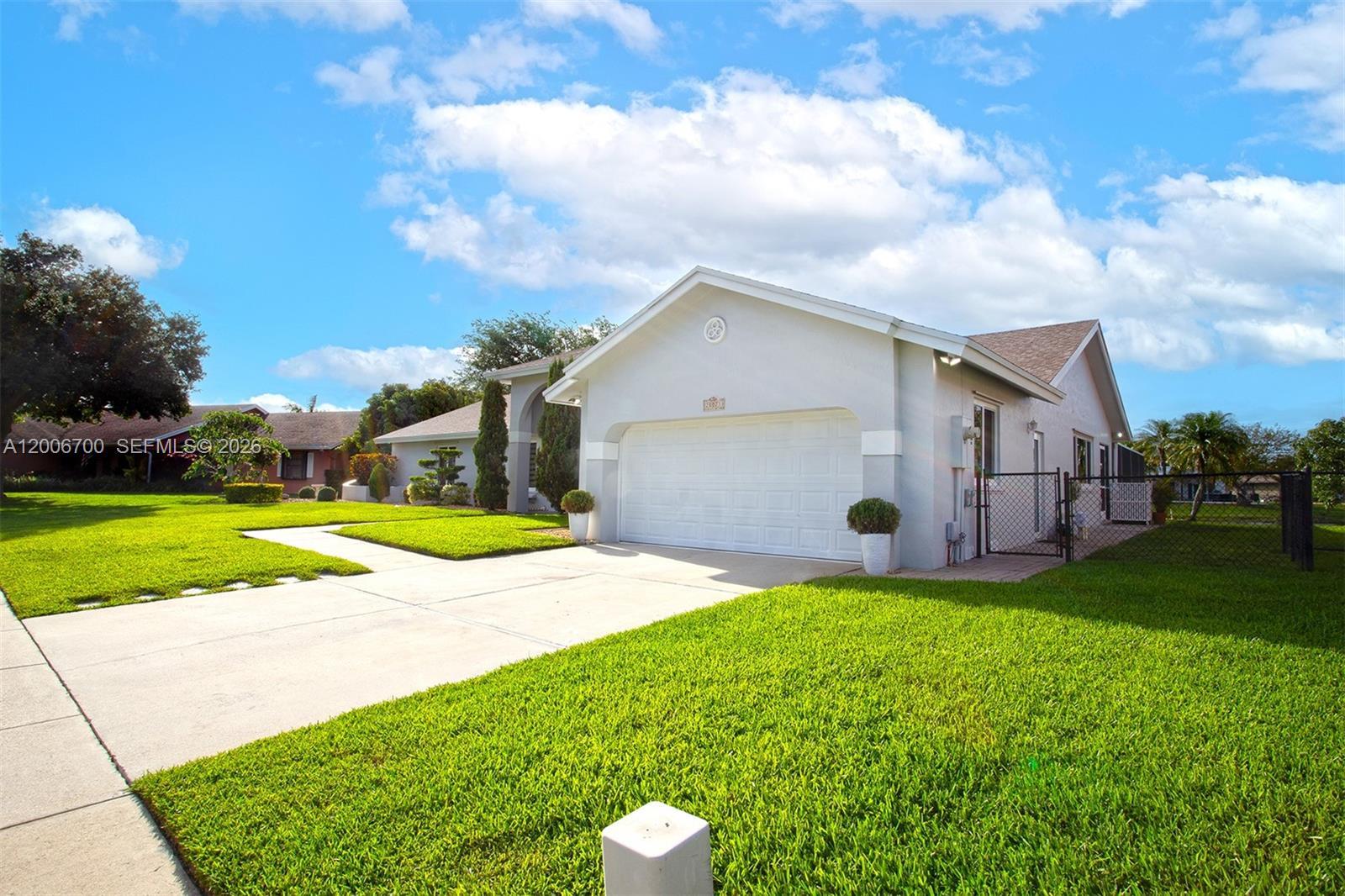 20071 NW 5th St, Pembroke Pines FL 33029 photo 3