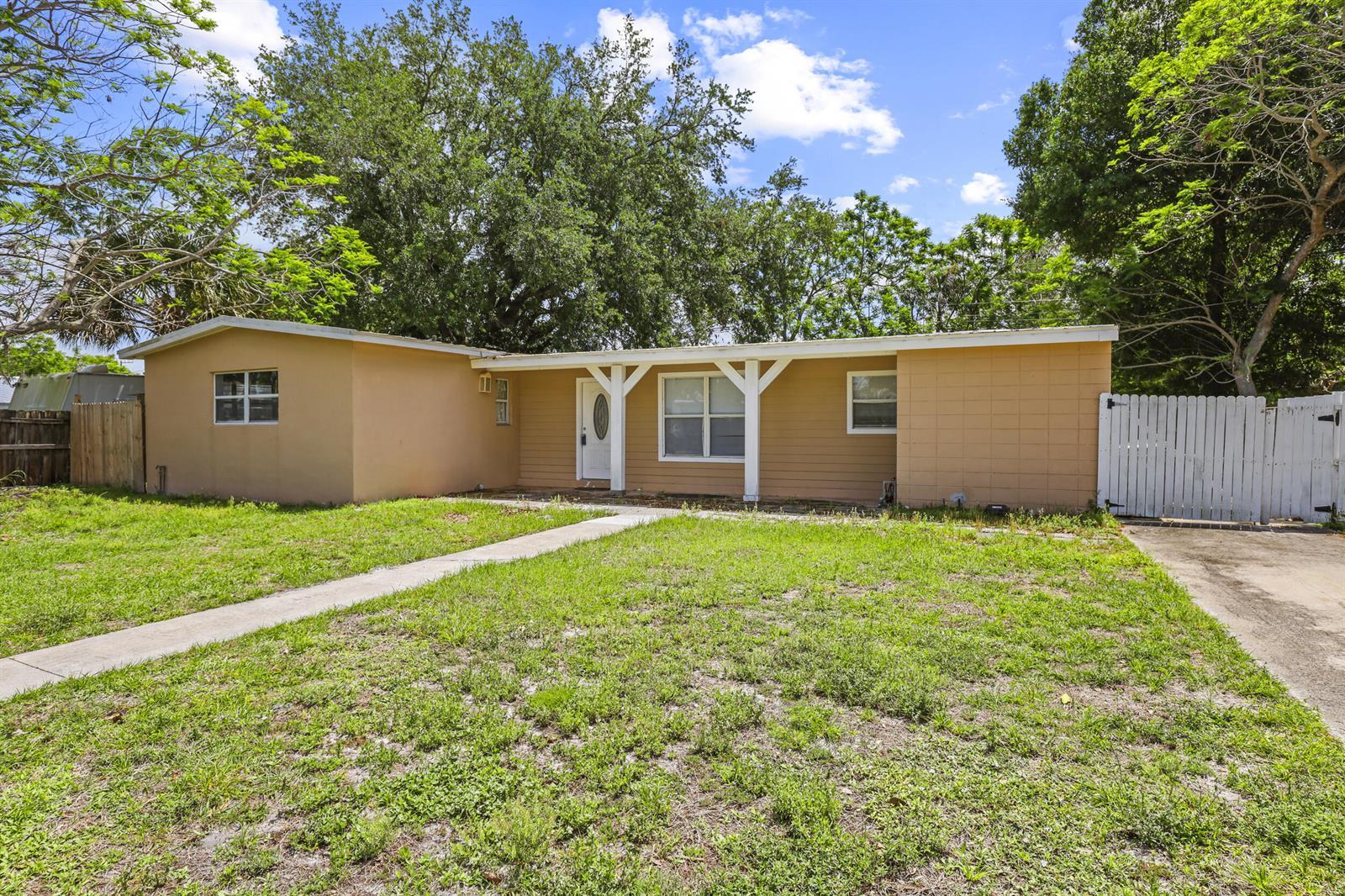180 SE Serenata Court, Port St. Lucie FL 34983 photo 3