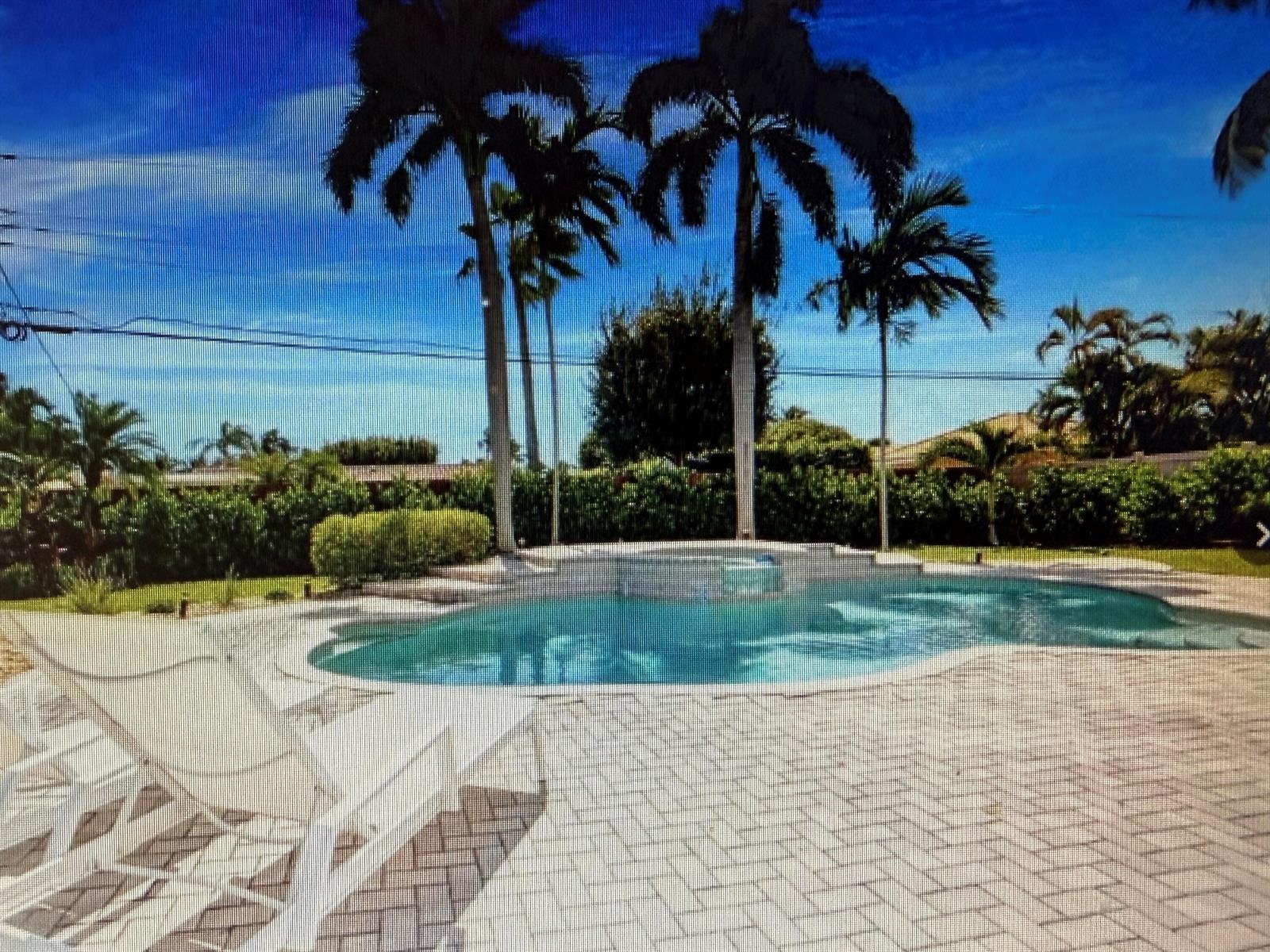 70 SE 10th Street, Pompano Beach FL 33060 photo 2