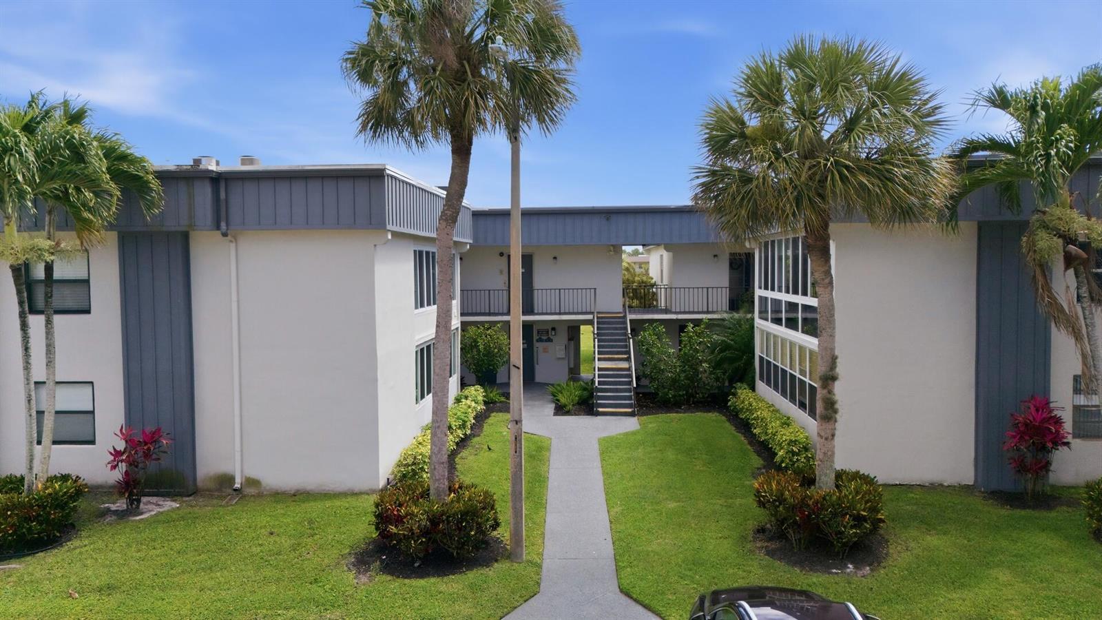 563 Piedmont L, Delray Beach FL 33484 photo 2