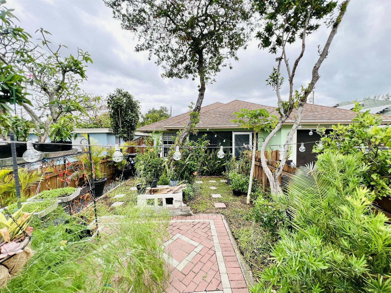 703 S A Street S, FL 33460 photo 2