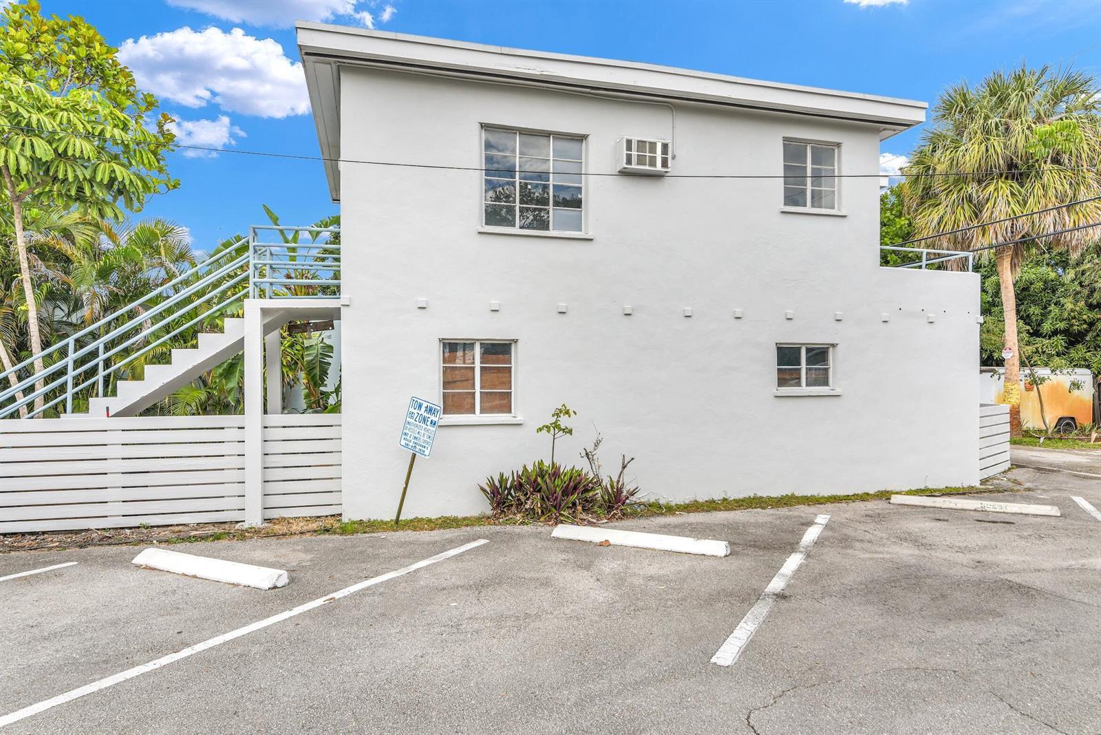 820 N Dixie Highway # 4, FL 33460 photo 2