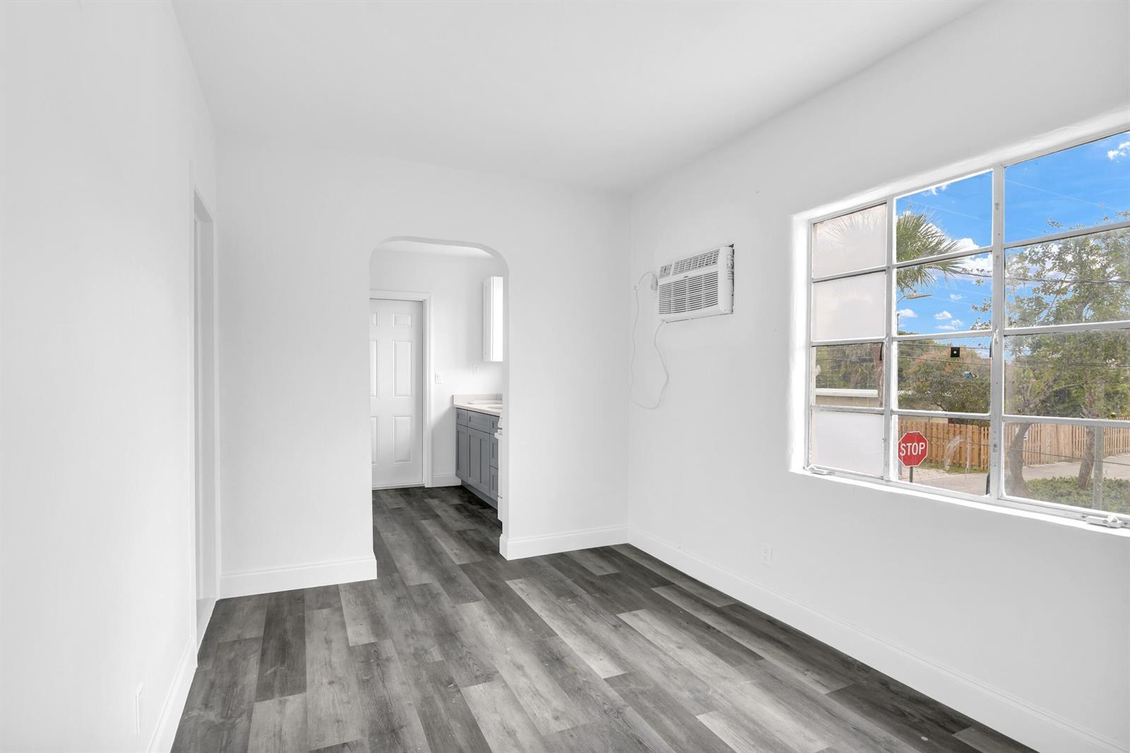 820 N Dixie Highway # 4, FL 33460