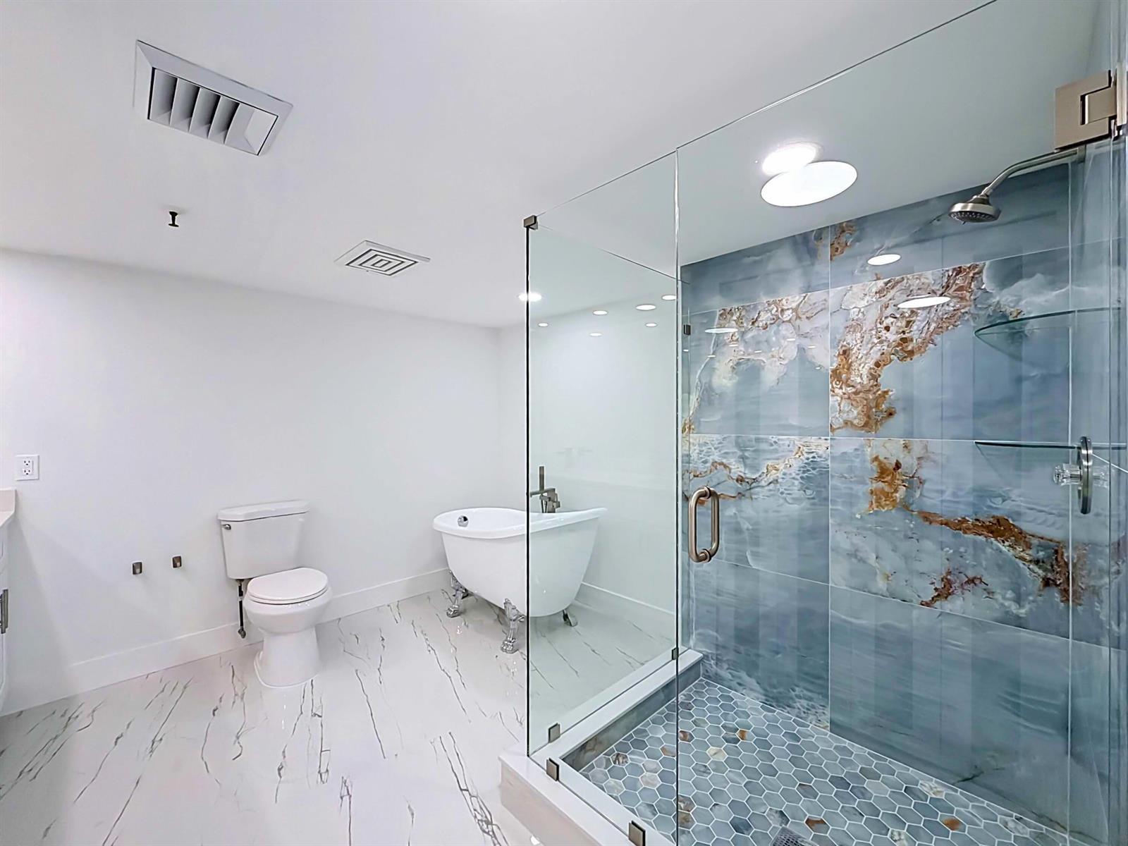 2480 Presidential Way # 902, West Palm Beach FL 33401