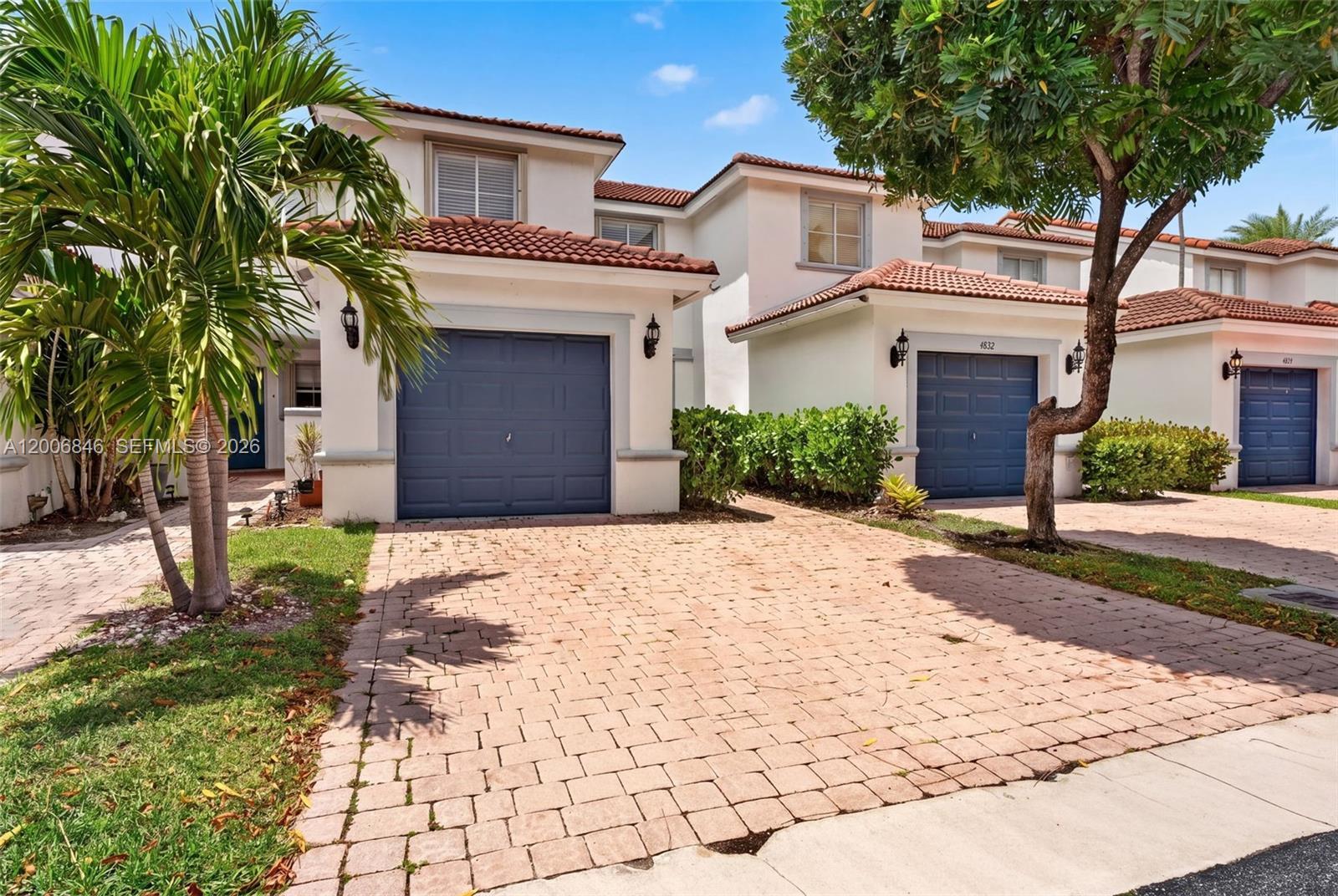 4822 NW 114th Ct, Doral FL 33178 photo 2
