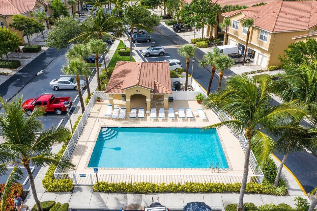 152 Village Boulevard # H, Tequesta FL 33469