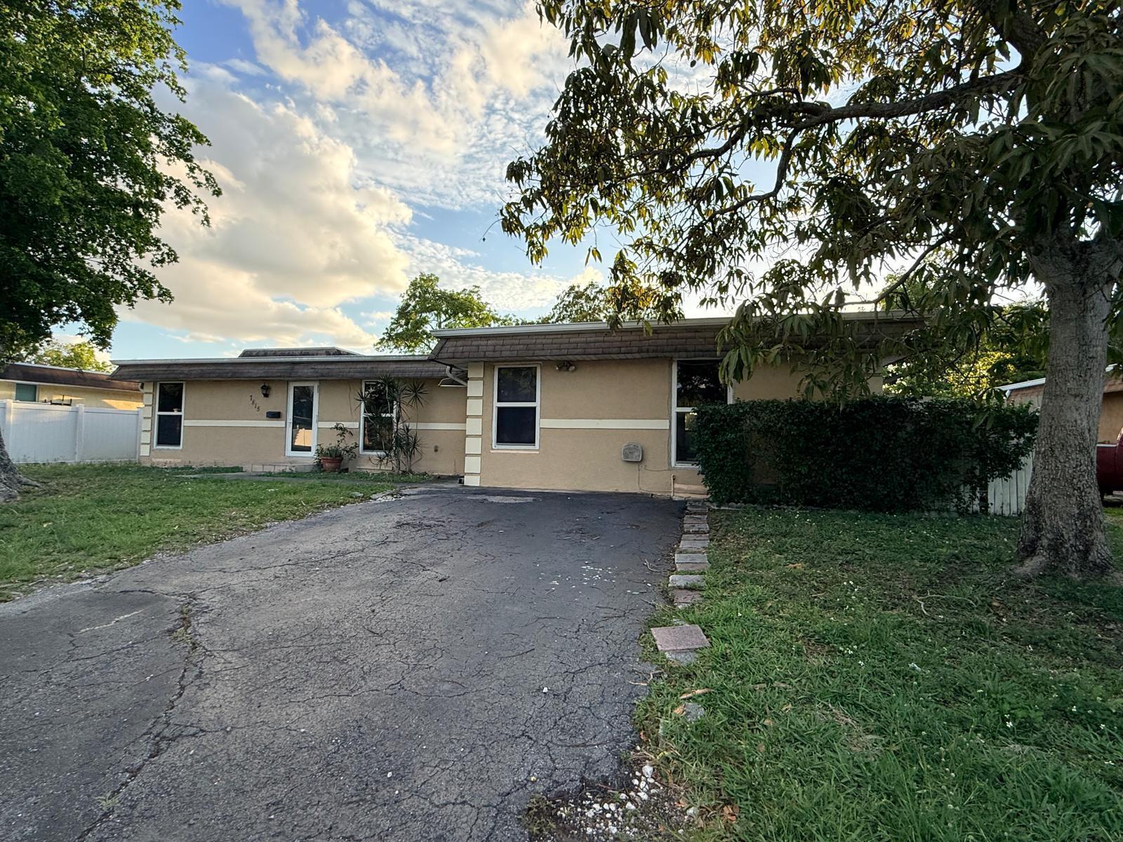 7815 NW 67th Avenue, Tamarac FL 33321 photo 2