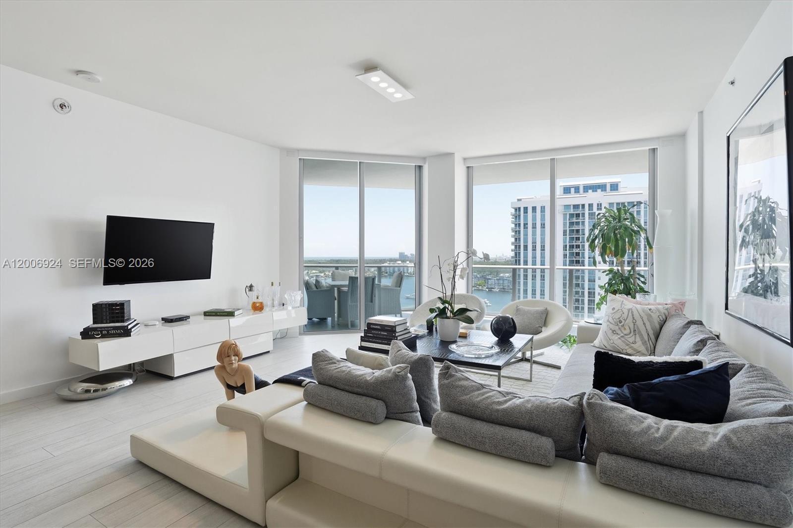 17301 Biscayne Blvd # 1905, North Miami Beach FL 33160 photo 5