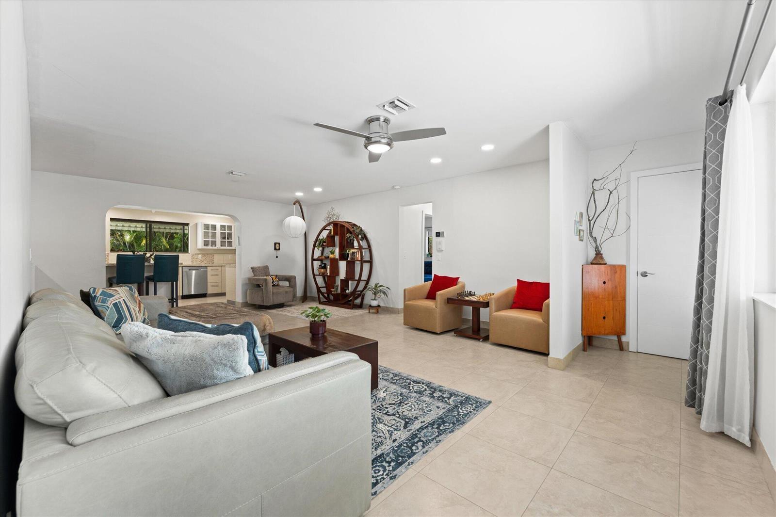 1101 NE 4th Court, Hallandale Beach FL 33009 photo 3