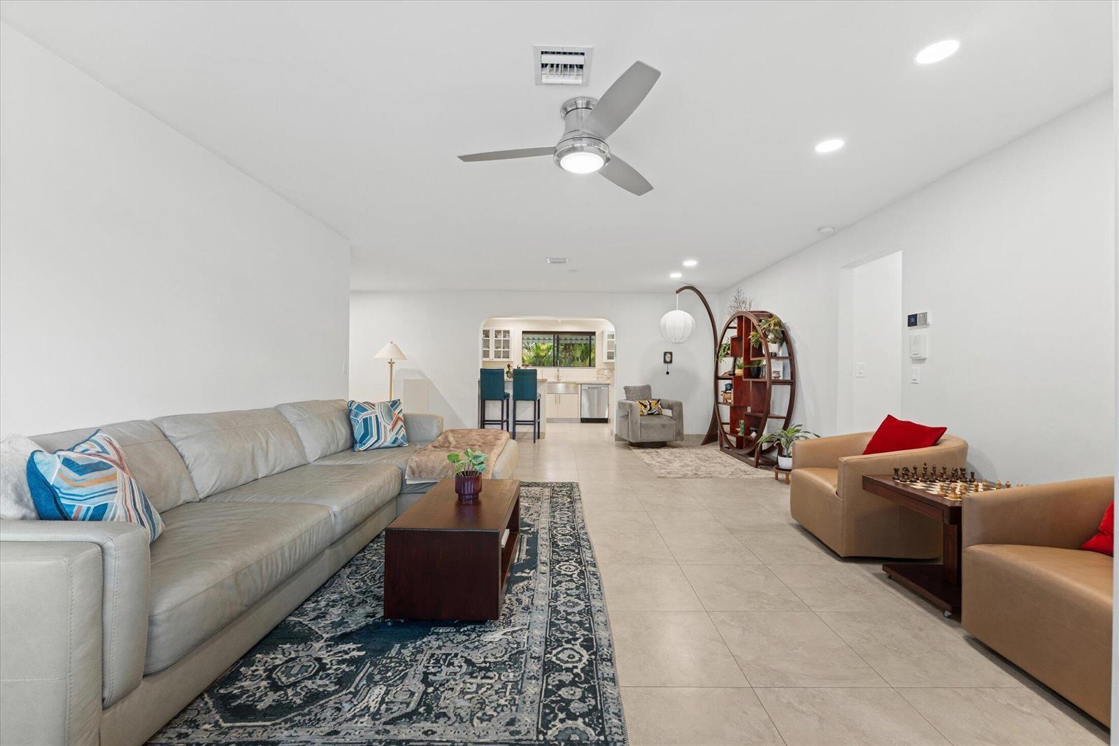 1101 NE 4th Court, Hallandale Beach FL 33009 photo 4