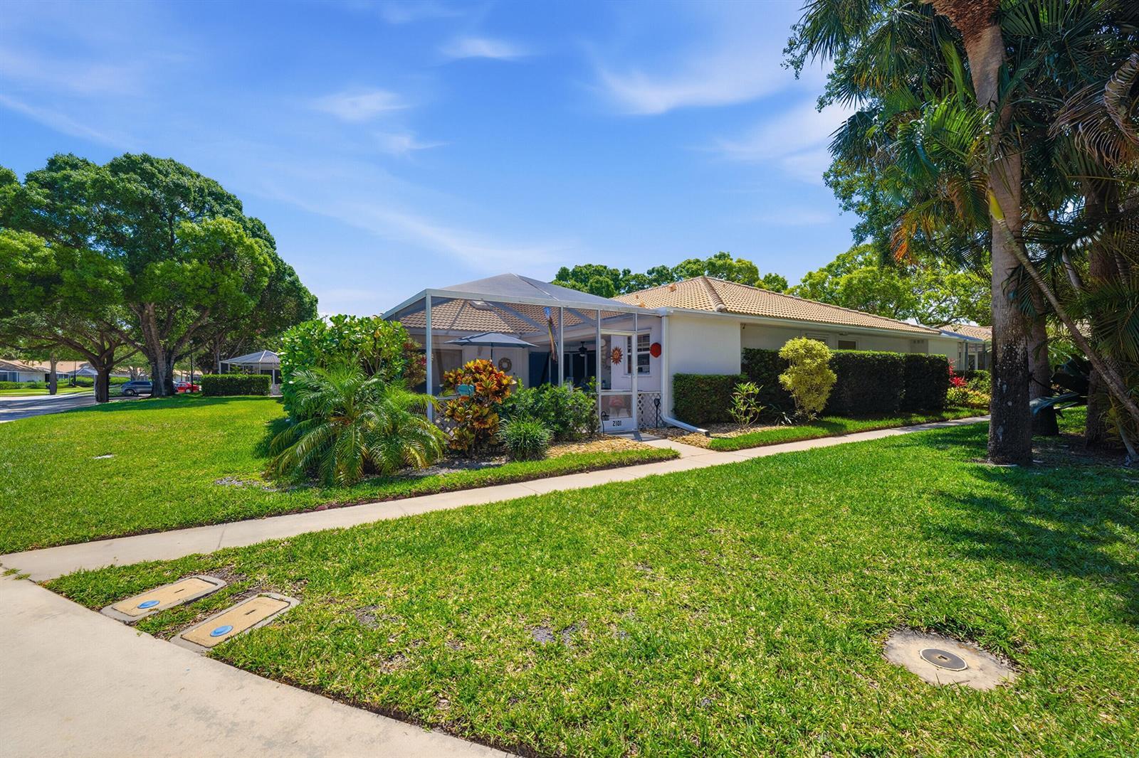 2101 Pin Oak Court, Palm Beach Gardens FL 33410 photo 2