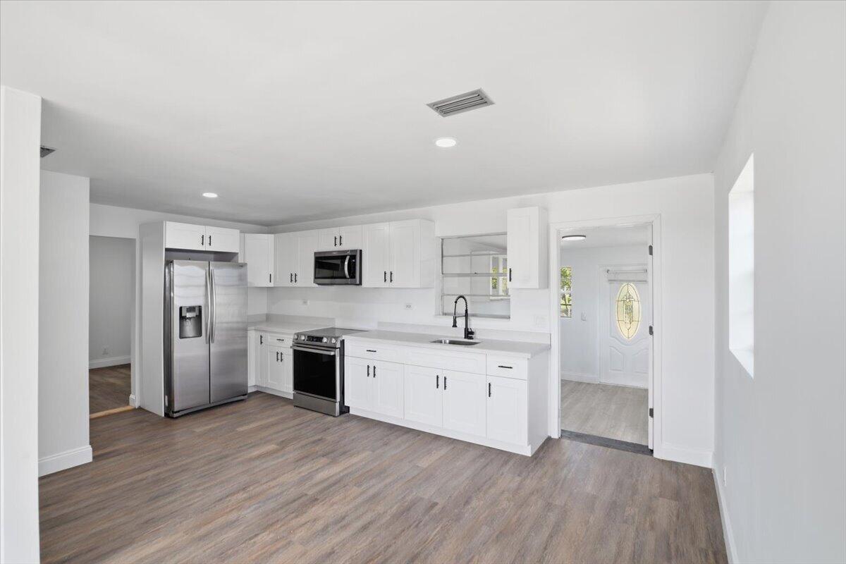 270 SW 10th Avenue, South Bay FL 33493 photo 5