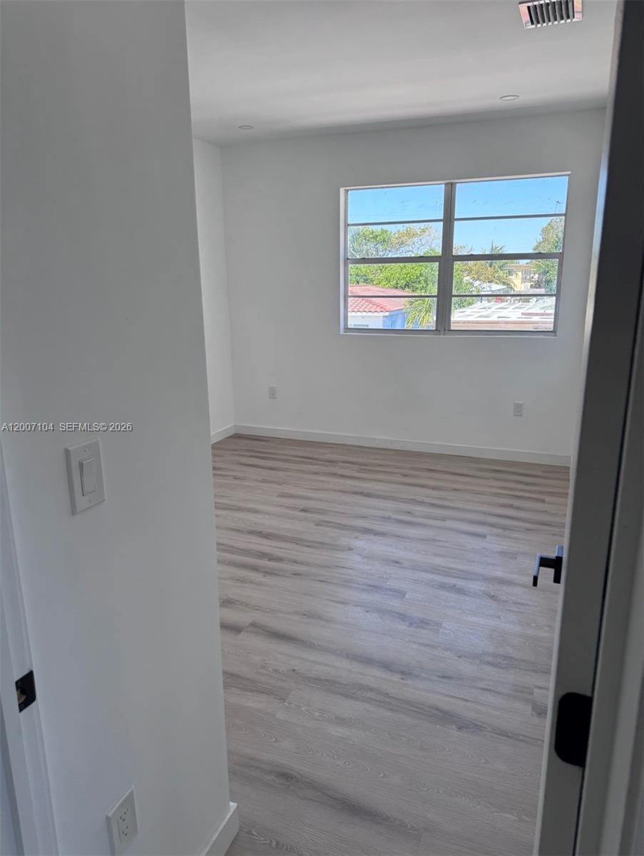 Miami Beach, FL 33141 photo 2
