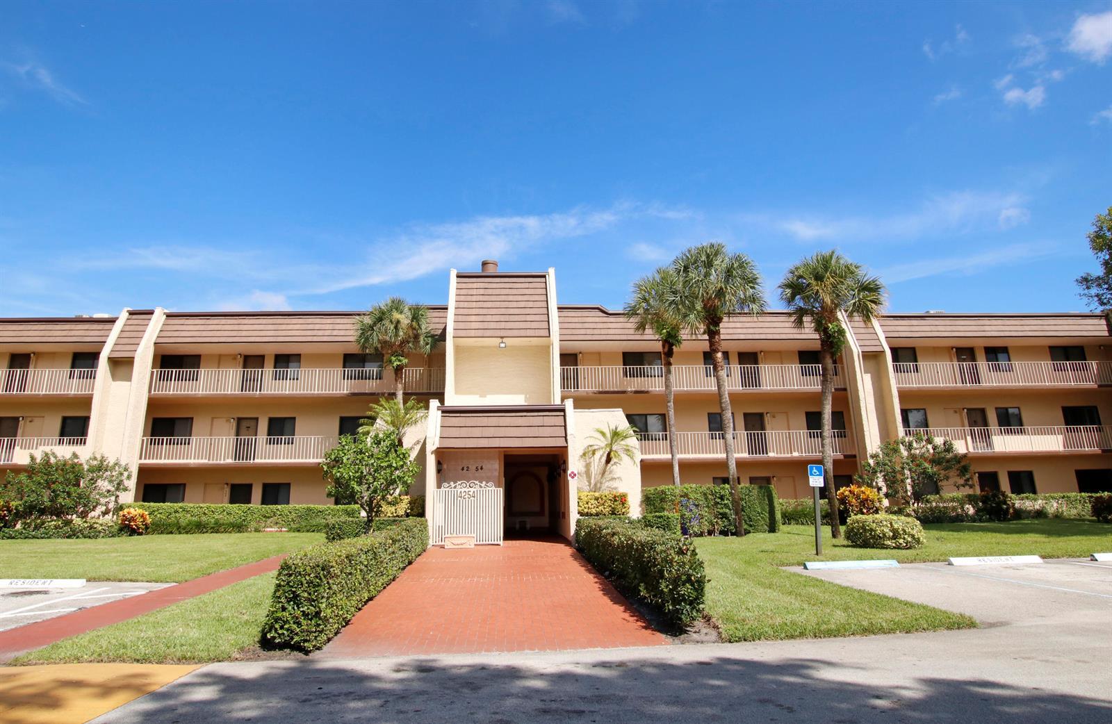 4254 Deste Court # 305, Lake Worth FL 33467