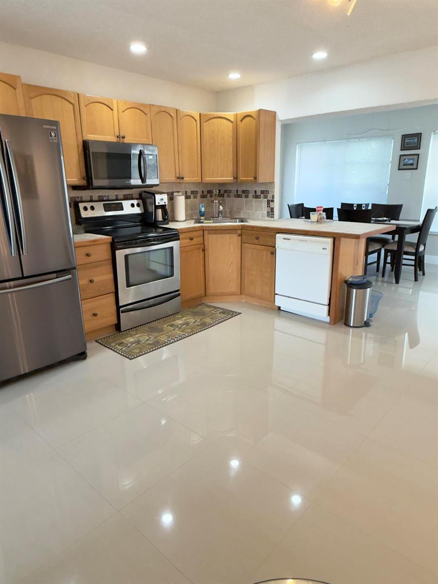 2612 NW 49th Street NW, Tamarac FL 33309 photo 2