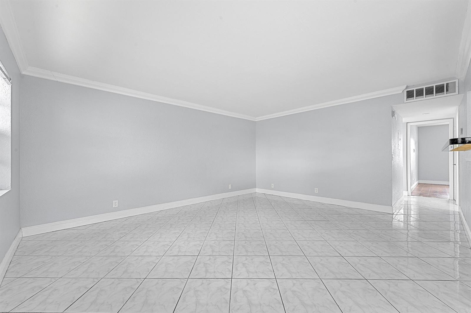 339 Normandy, Delray Beach FL 33484 photo 4