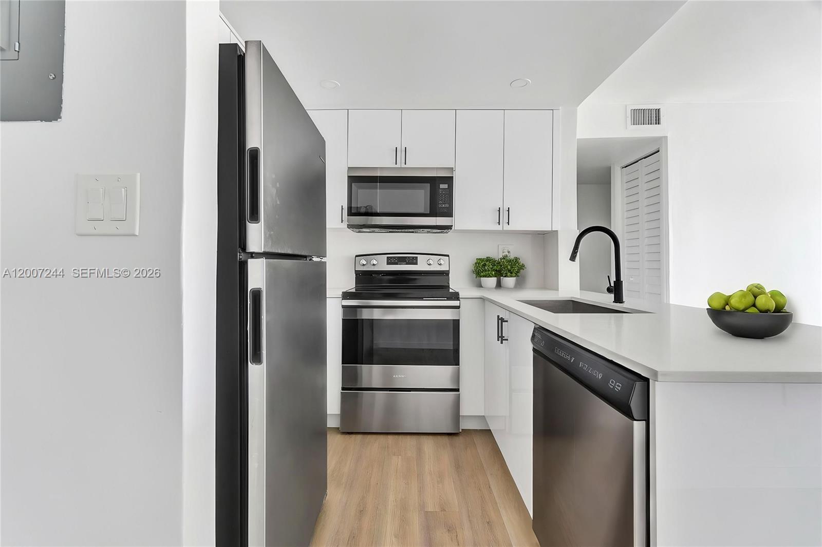 620 SW 10th St # 301, Miami FL 33130 photo 3