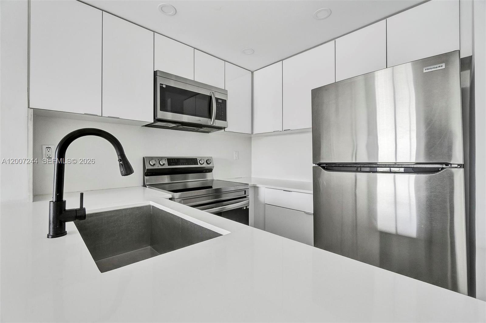 620 SW 10th St # 301, Miami FL 33130 photo 4